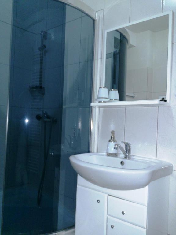Sunnystreet Guesthouse Стара Лесна Екстер'єр фото