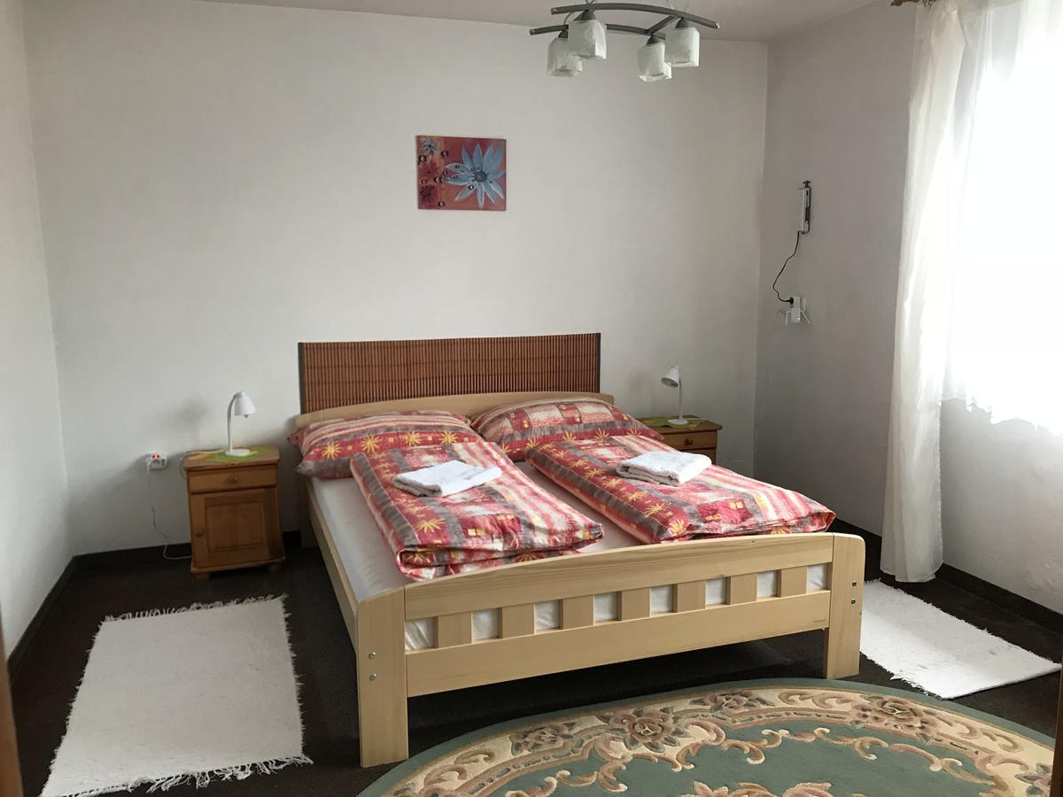Sunnystreet Guesthouse Стара Лесна Екстер'єр фото
